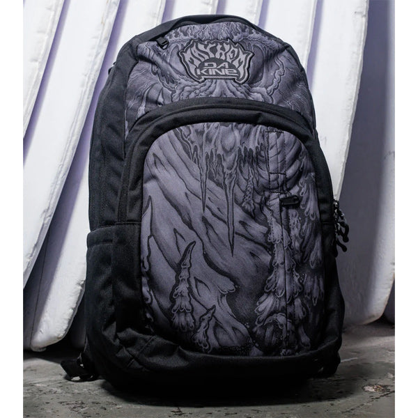 DAKINE × MAYHEM / CAMPUS PREMIUM 28L バックパック