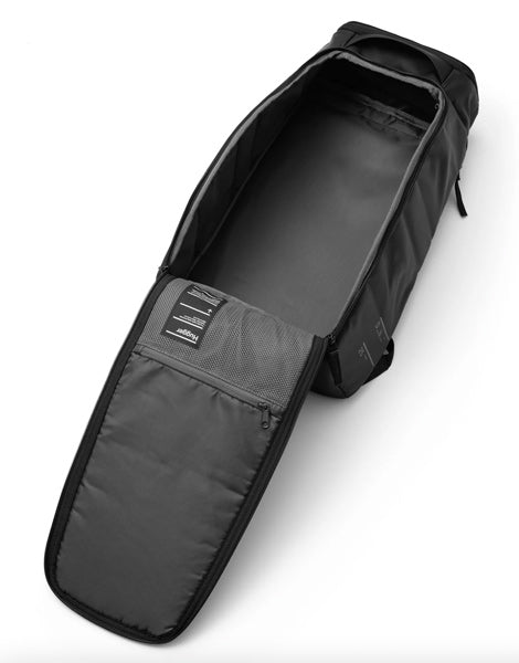 Hugger Backpack 25L / Black Out