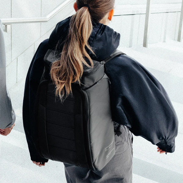 Hugger Backpack 25L / Black Out