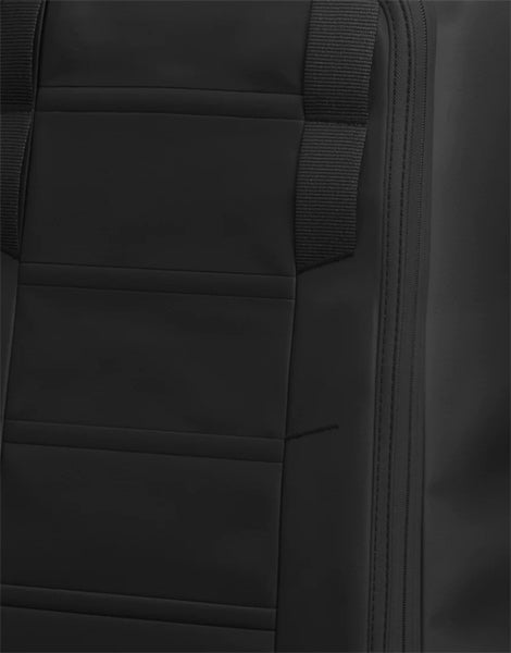 『Db』Hugger Backpack 30L / Black Out