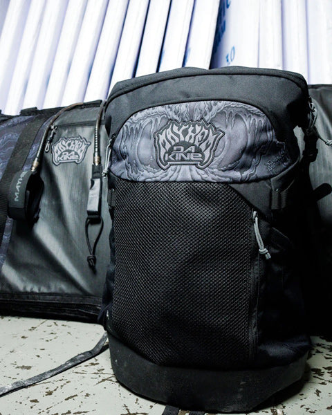 DAKINE × MAYHEM / MISSION Surfpack 30L 背包