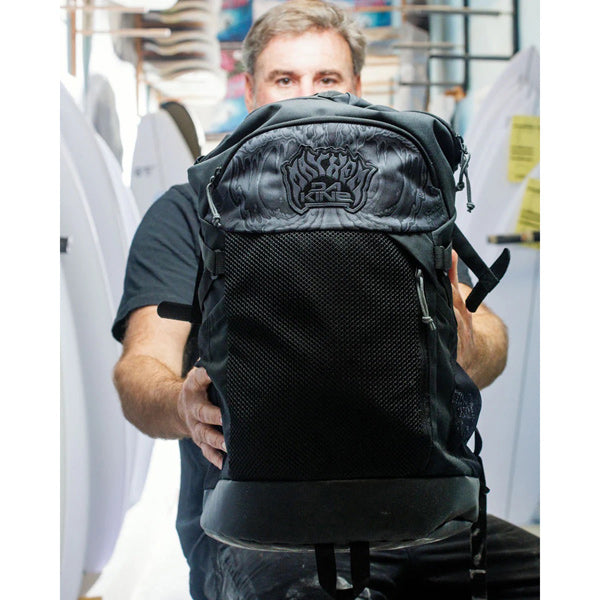 DAKINE × MAYHEM / MISSION Surfpack 30L 背包