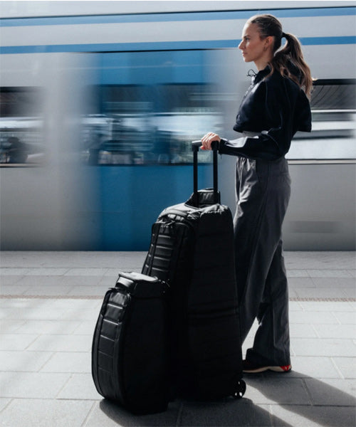 『Db』Hugger Backpack 30L / Black Out