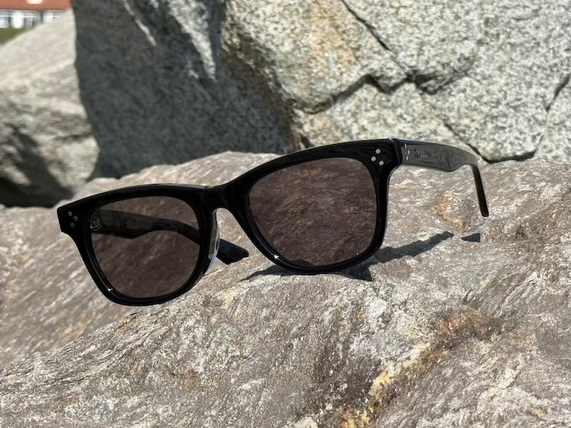 [HIGH TIDE] Gloss Black / Smoke Gray